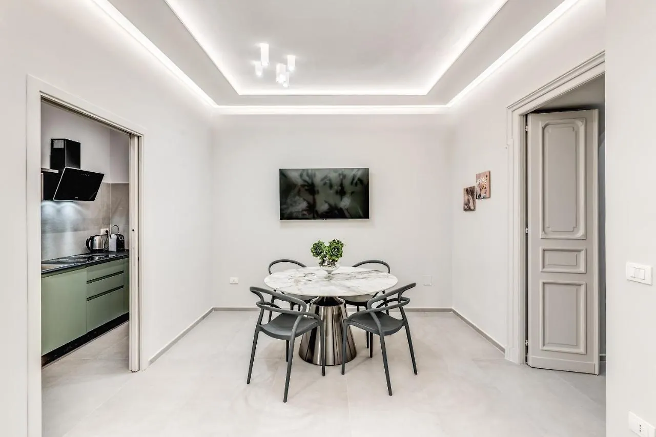 Lady Diamond Apartment Naples Italy