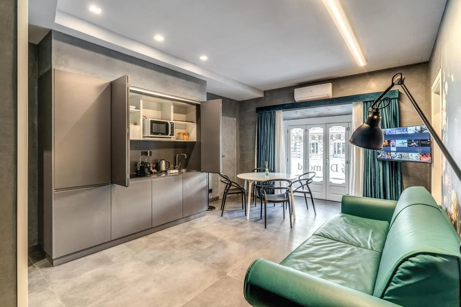 Lady Diamond Apartment Naples Italy